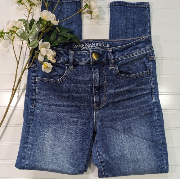 AEO Medium Wash Hi-Rise Jegging - Picture 2 of 4